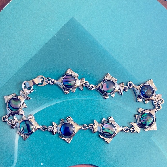 🆕 Blue Abalone Paua Shell Tropical Fish Charm Silver Tone Bracelet - Picture 3 of 8